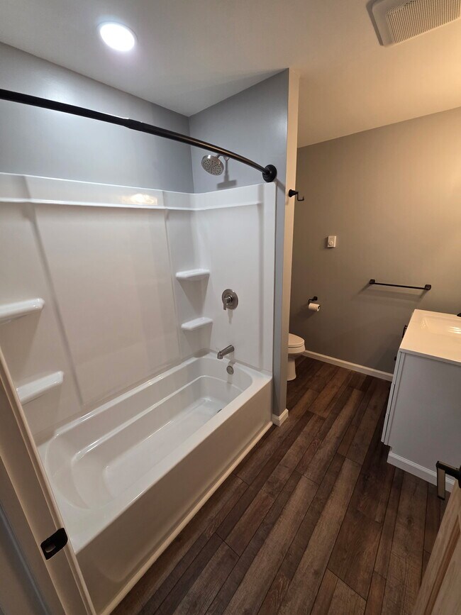 Baño completo - 356 Main St