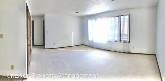 Building Photo - 724 7th St