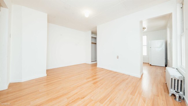Foto del edificio - 383 Rutland Rd