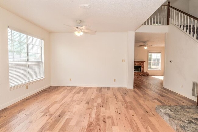 Foto del edificio - 7904 Ember Oaks Dr