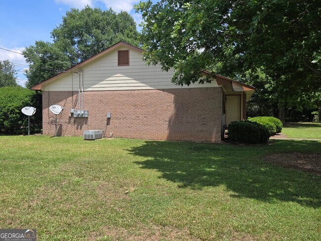 Foto del edificio - 8437 Pineland Dr
