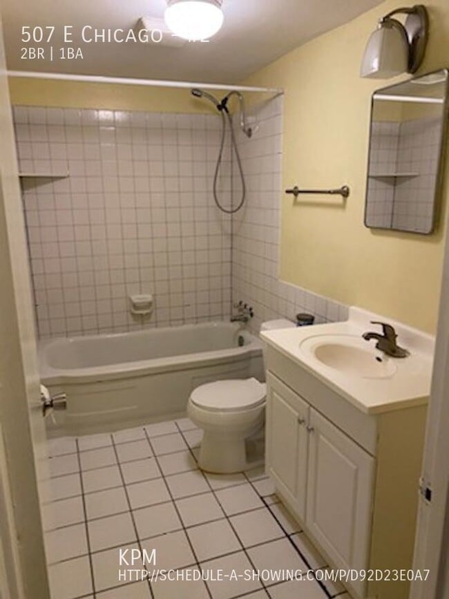 Building Photo - 507 E Chicago-#2