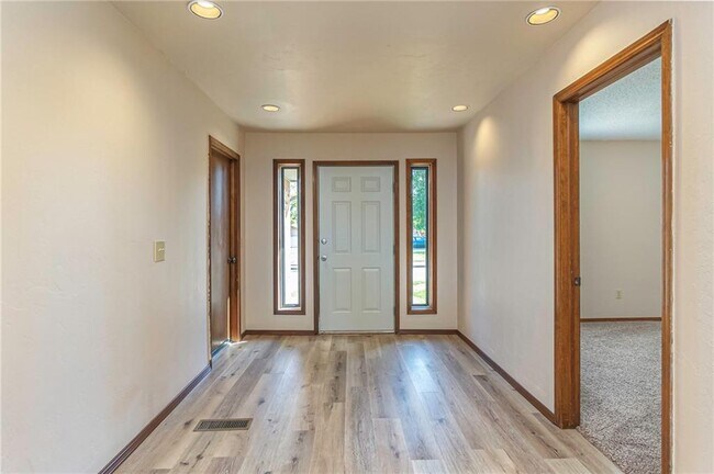 Foto del edificio - 904 Oakwood Dr