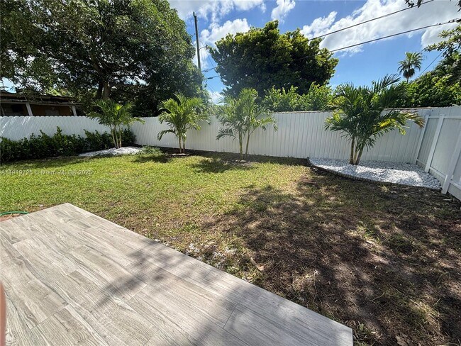 Building Photo - 3616 SW 17th St