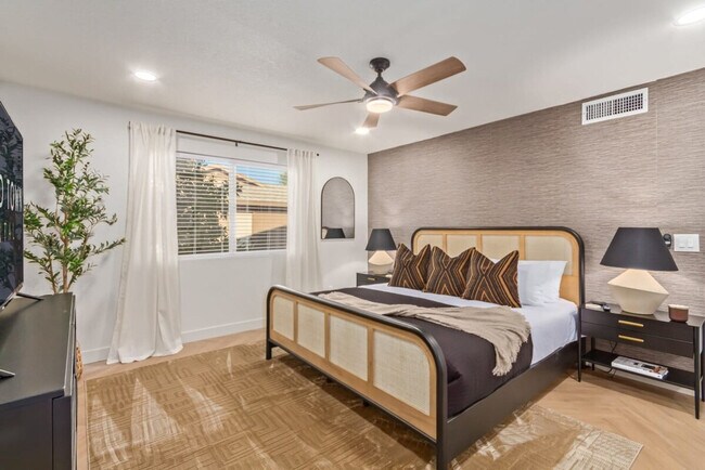 Foto del edificio - 5002 E Paradise Dr