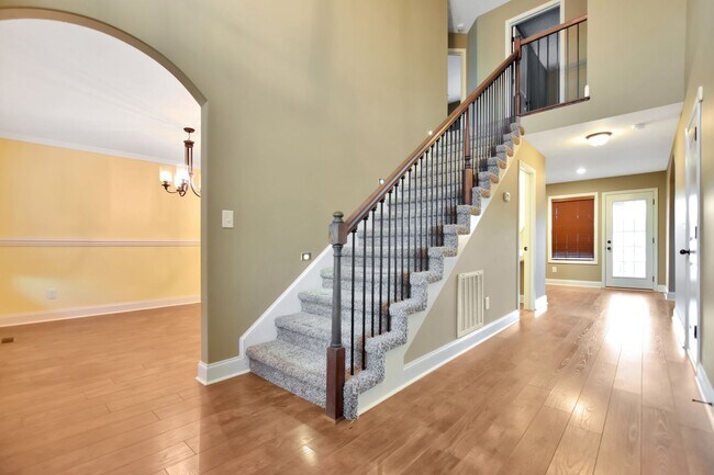 Building Photo - Pet Friendly Four Bedroom!