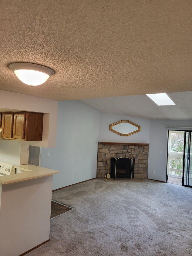 Primary Photo - 8225 Fairmount Dr