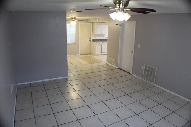 Building Photo - 855 Lyndhurst St