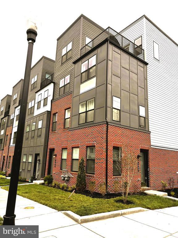 Building Photo - 4989 Eisenhower Ave