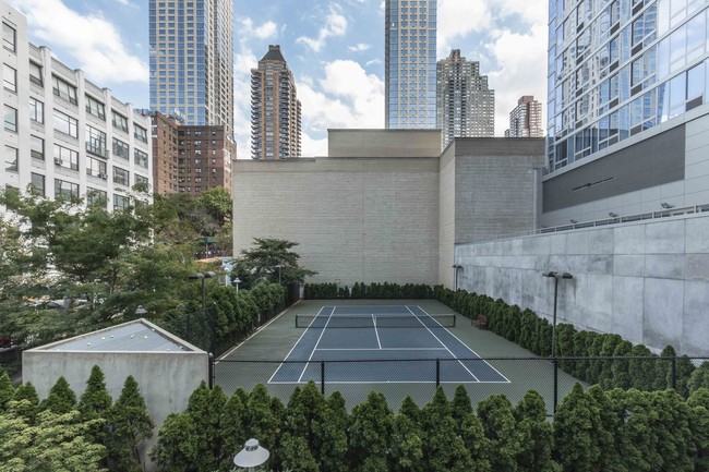 Foto del edificio - 229 West 60th Street