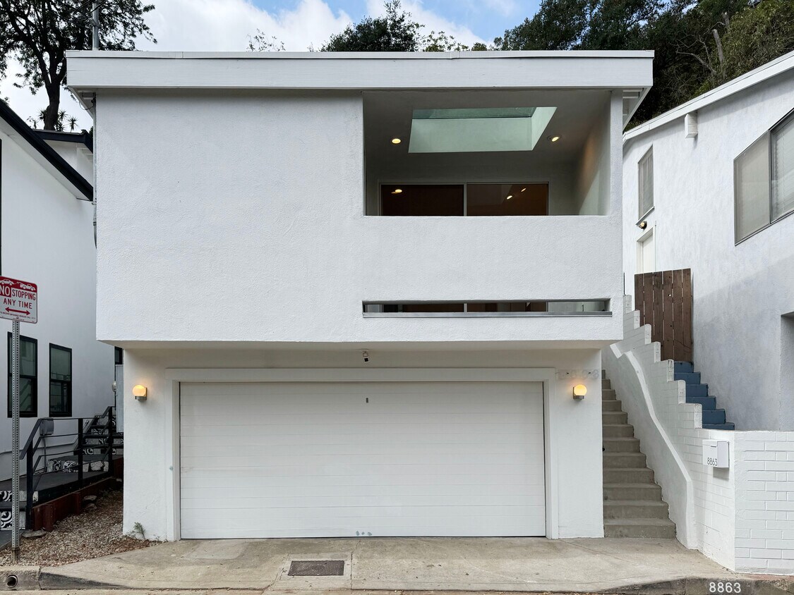 Foto principal - 8863 Lookout Mountain Ave
