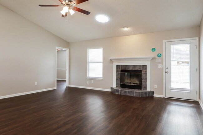 Foto del edificio - 2965 Golden Pond Blvd
