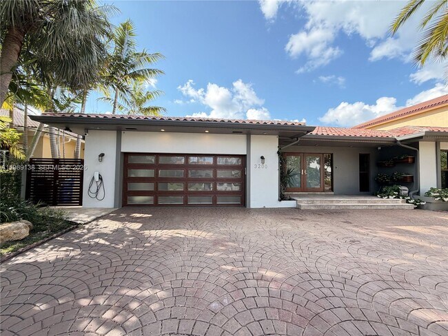 Foto del edificio - 3200 NE 165th St