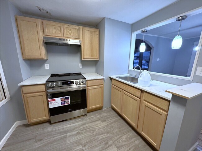 Foto del edificio - 306 Dehart Ave