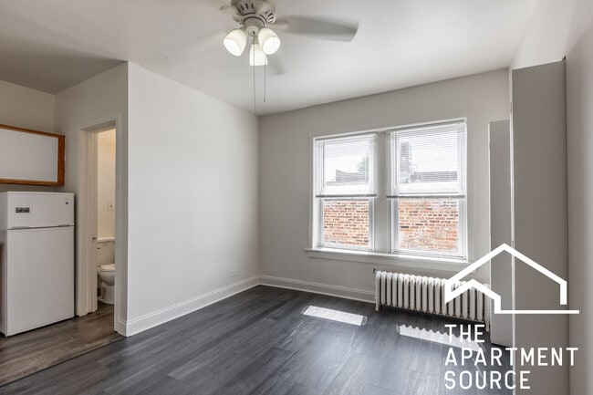 Foto del edificio - 3957 W Irving Park Rd