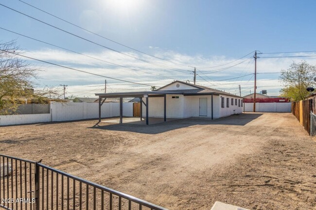 Building Photo - Tonto home