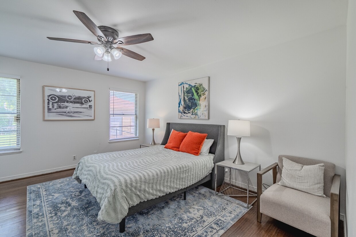 Primary Photo - Cozy Forest Hills Retreat in East Dallas