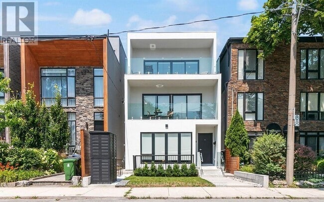 Building Photo - 16 Minto St