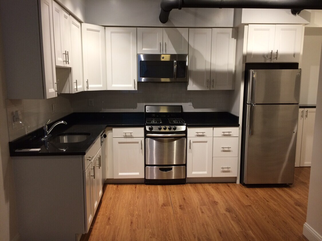 Primary Photo - 520 Brookline Ave