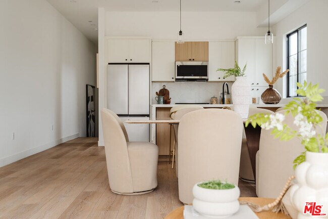 Foto del edificio - 1954 S Garth Ave