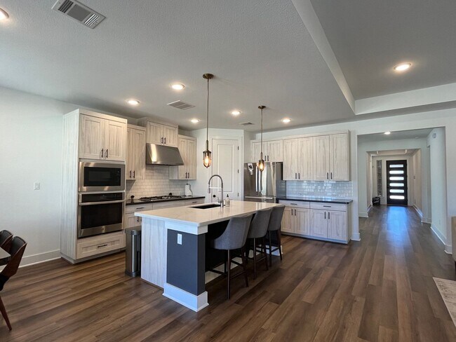 Building Photo - Beautiful 4/3 WITH PRIVATE POOL in Travisso