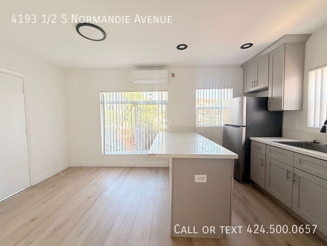 Photo - 4193 1/2 S Normandie Avenue- Apartment