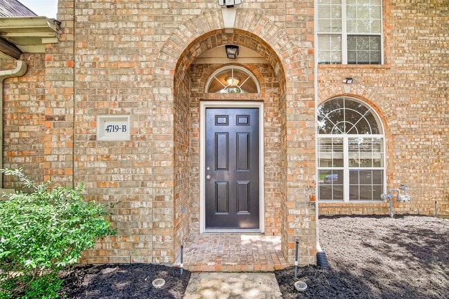 Building Photo - 4719 Cashel Cir