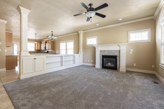 Building Photo - 994 E Winding Creek Dr