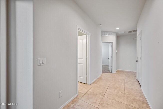 Foto del edificio - 31027 W Mulberry Dr