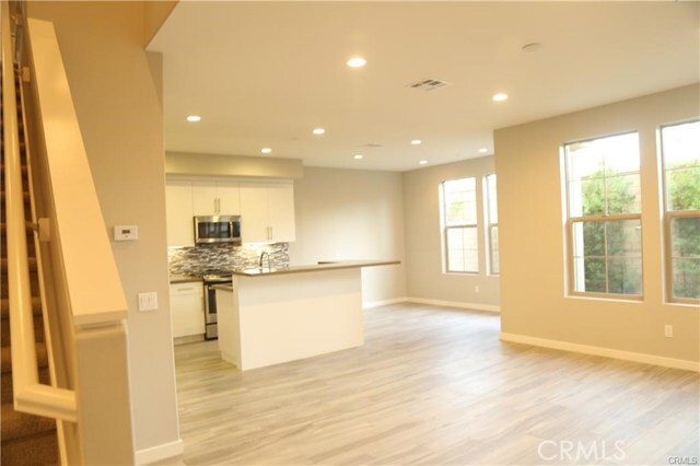 Building Photo - 296 Finch