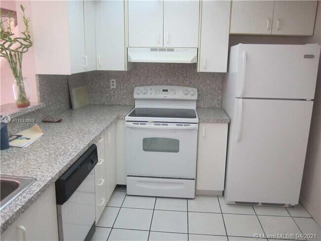 Building Photo - 1121 SW 105th Ave