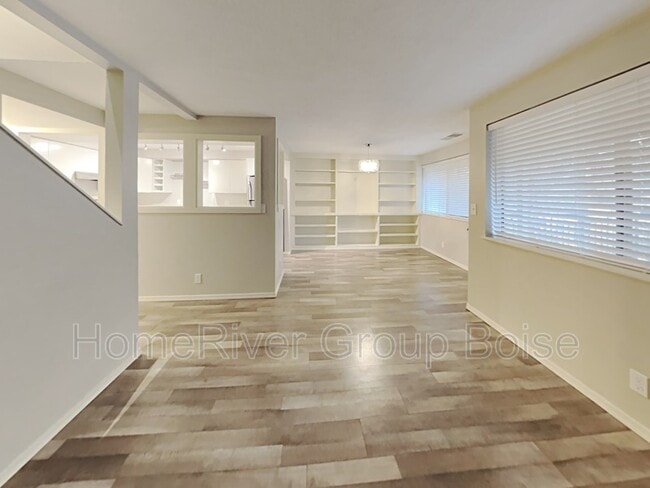 Building Photo - 3687 S Gekeler Ln