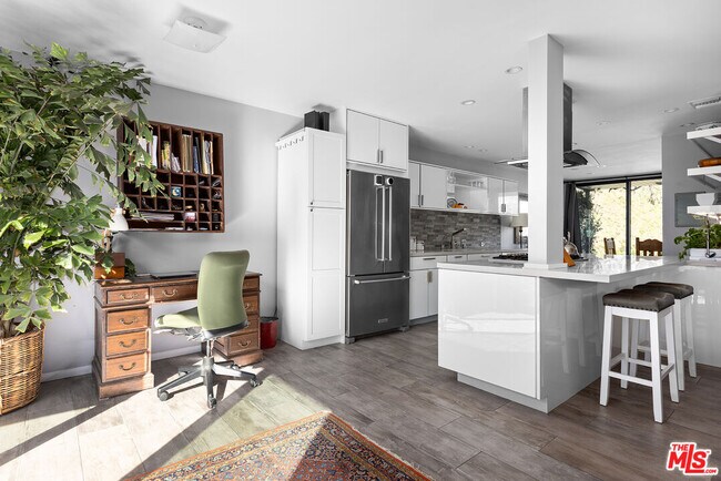 Building Photo - 6200 Tapia Dr