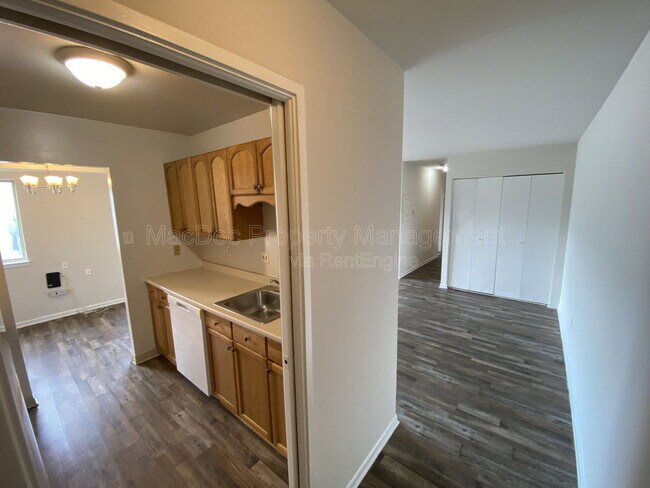 Foto del edificio - 7598 Gales Ct