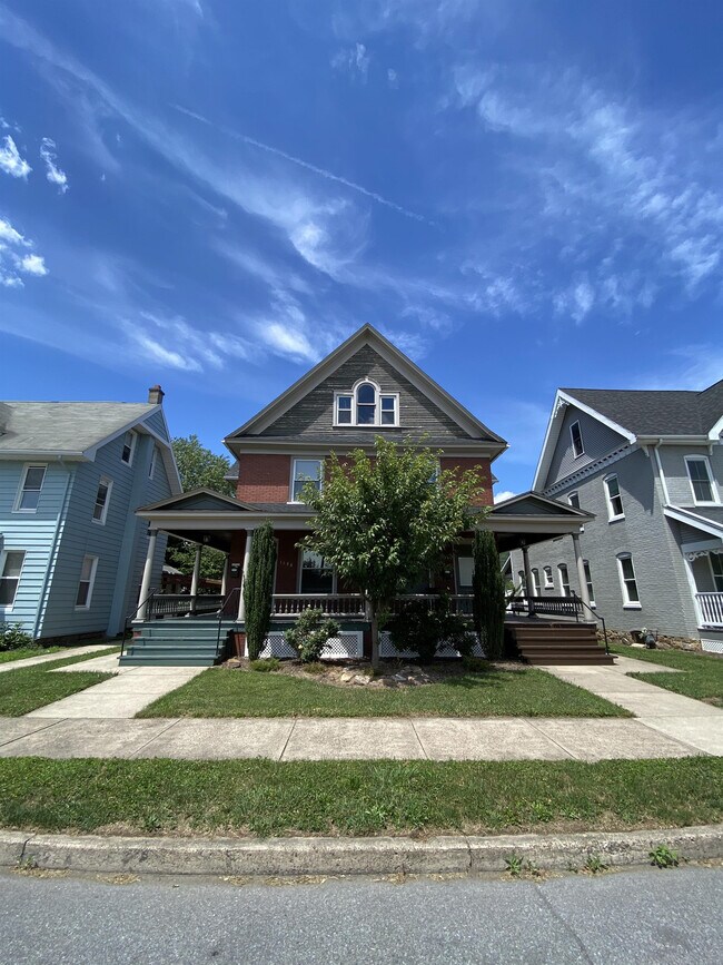 Foto del edificio - 1146 Memorial Ave