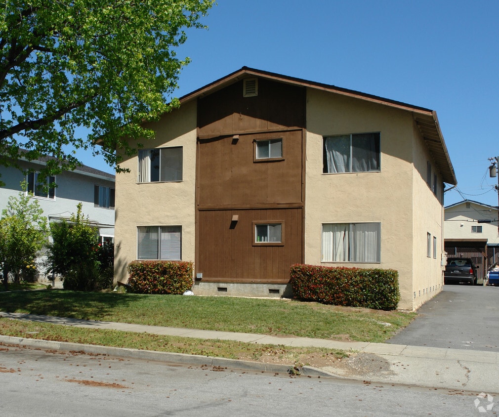 Building Photo - 643 La Grande Dr