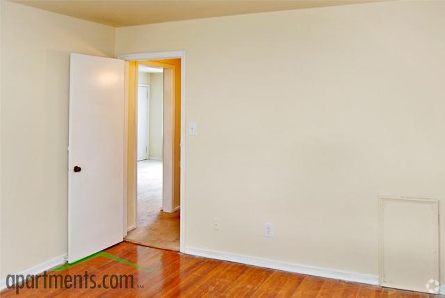 New Castle Apartments - 201 Newcastle Dr Colonial Heights, VA