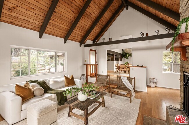 Foto del edificio - 20500 Paradise Ln