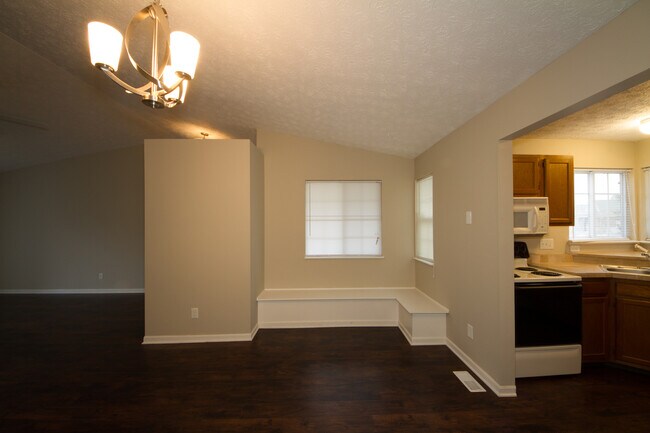 Foto del edificio - Beautiful 3 bed (Possibly 4 bed) with 2.5 ...