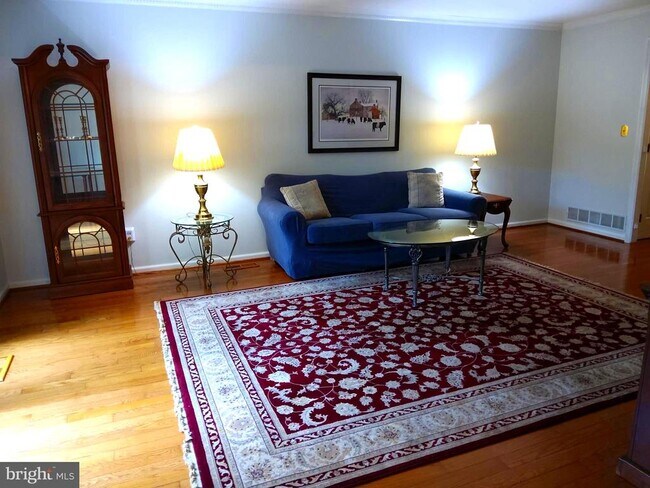 Foto del edificio - 404 Cranberry Ln