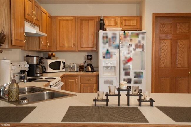 Foto del edificio - 2 br, 1 bath Townhome - 412 Sarah Cir 411