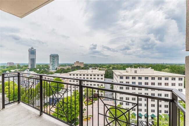Foto del edificio - 2965 Peachtree Rd NE