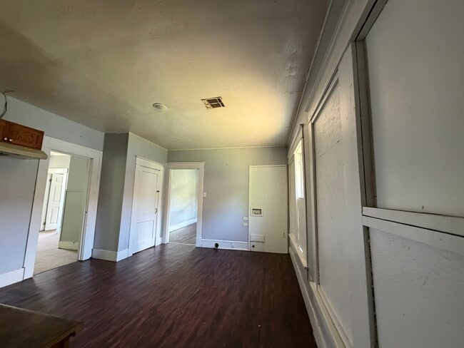 Foto del edificio - 2804 S Grand St