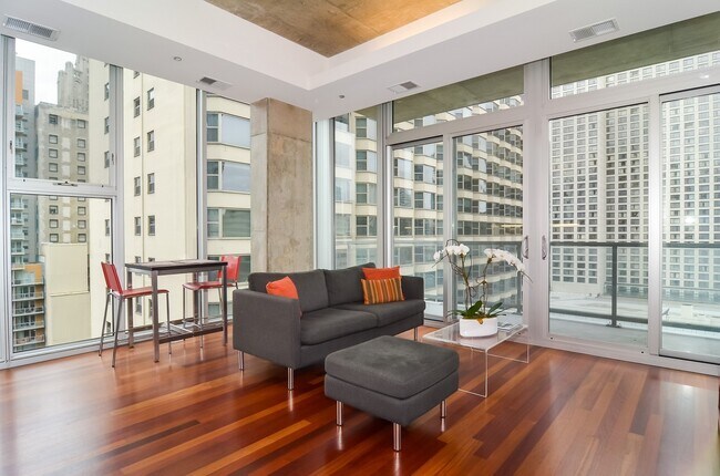 Foto del edificio - 550 N Saint Clair St
