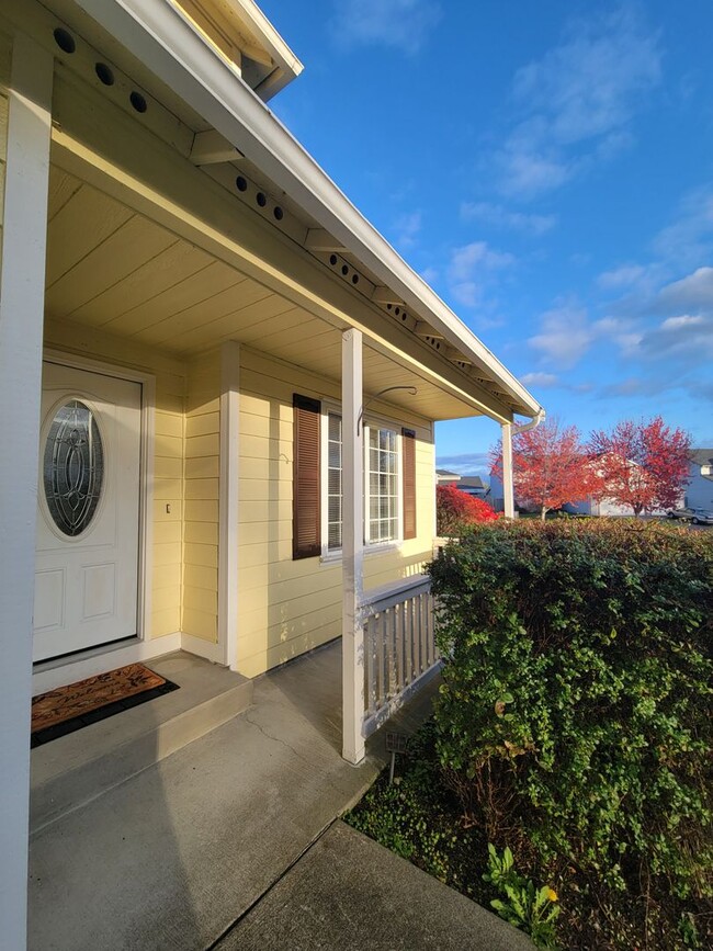 Building Photo - Beautiful & spacious Olympia home in the M...