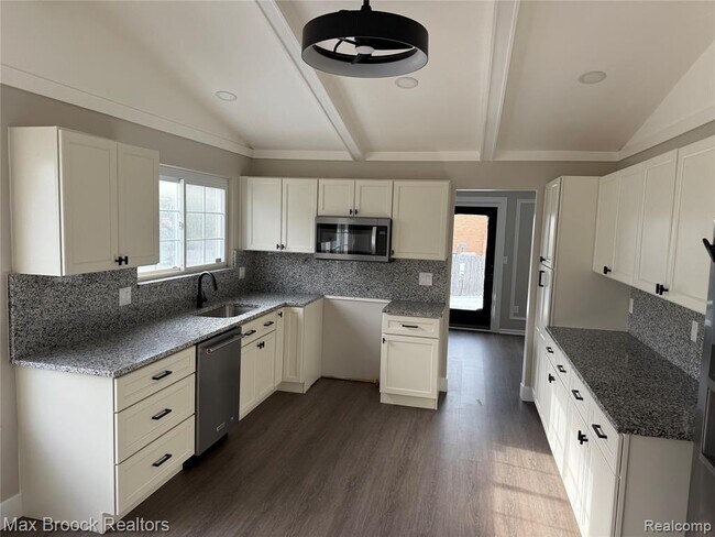 Foto del edificio - 38527 Claremont Dr