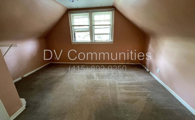 Building Photo - 1647 Hillcrest Rd