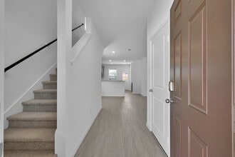 Building Photo - 326 Maple Bark Trl