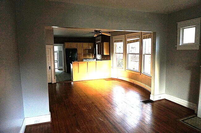 Sala de estar/comedor sin amueblar - 2844 N Marion St