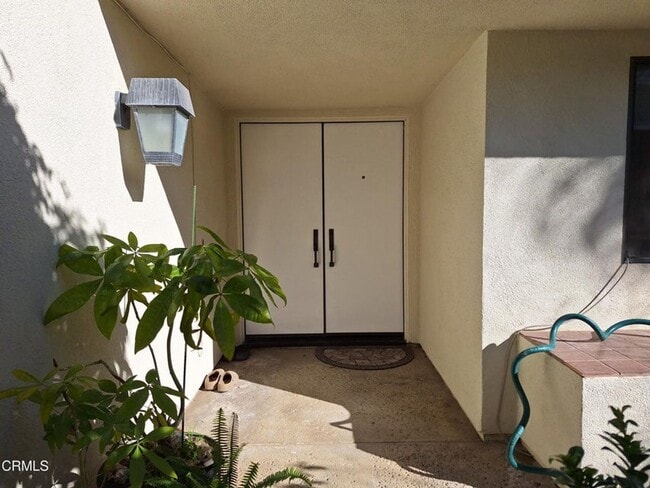 Building Photo - Nice location in Ventura